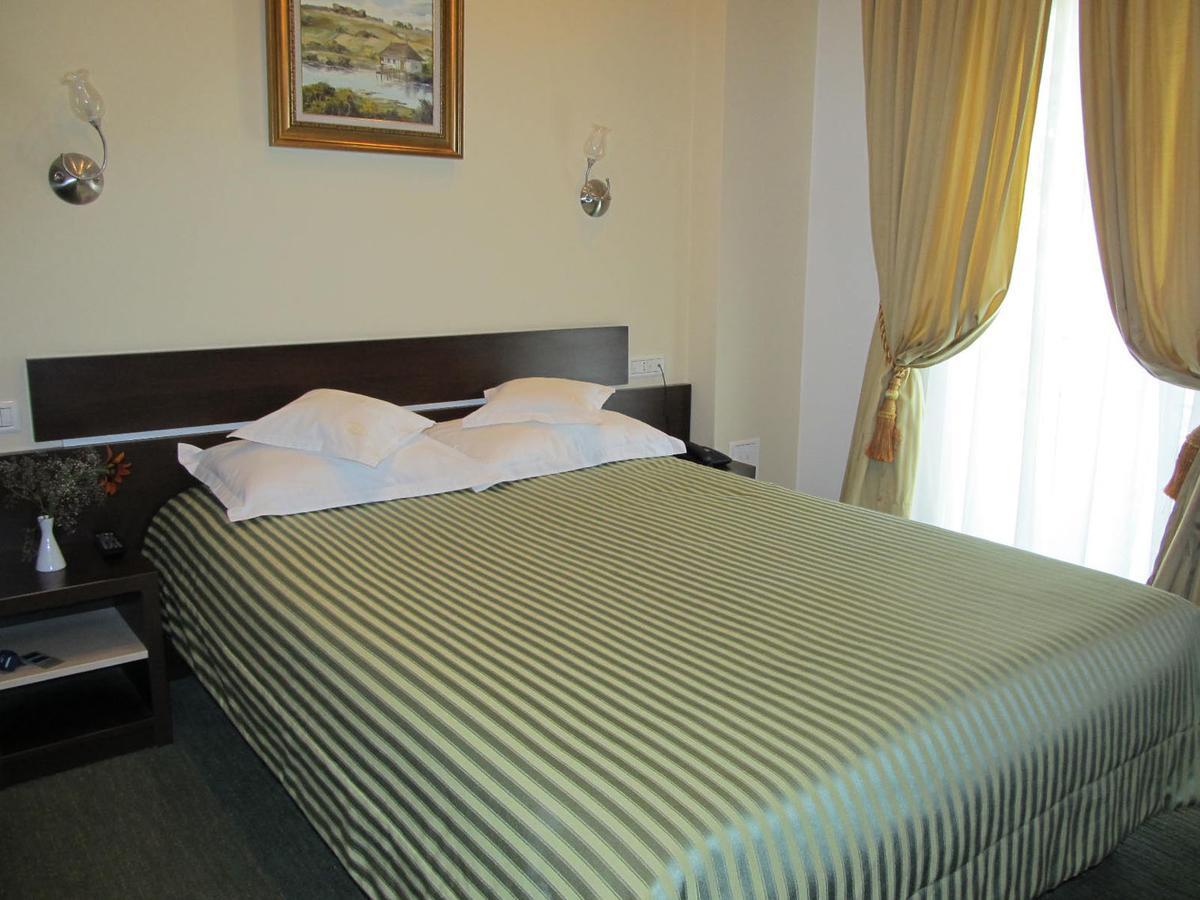 Hotel Kilometrul Zero Dragasani Exterior photo